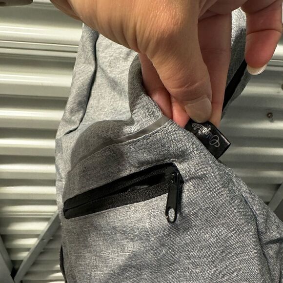 NWT- Card Tech backpack Gray Lightweight - Picture 4 of 12